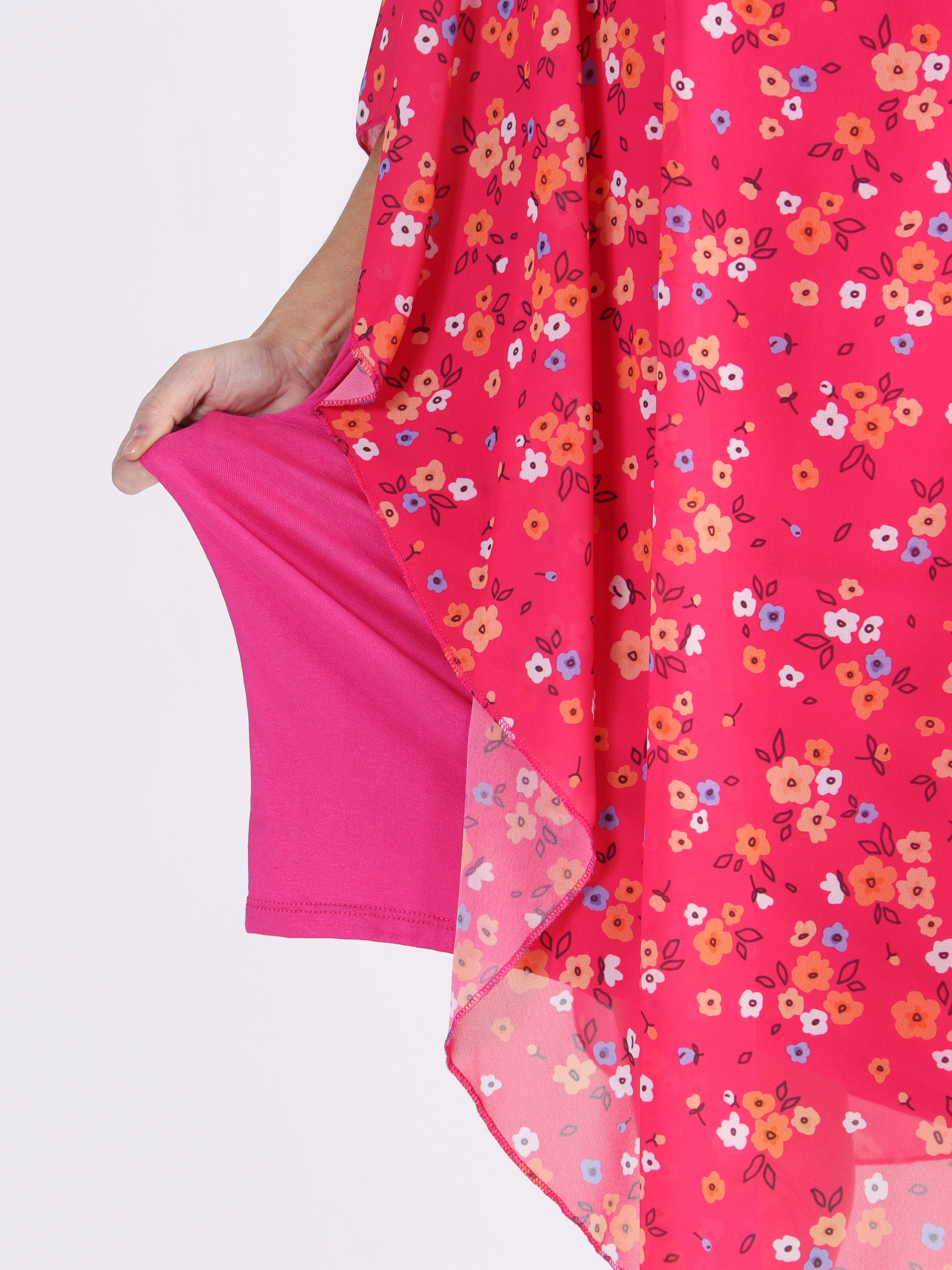 Kenya Small Flower - Tunikaklänning i plus size med blommigt chiffonglager